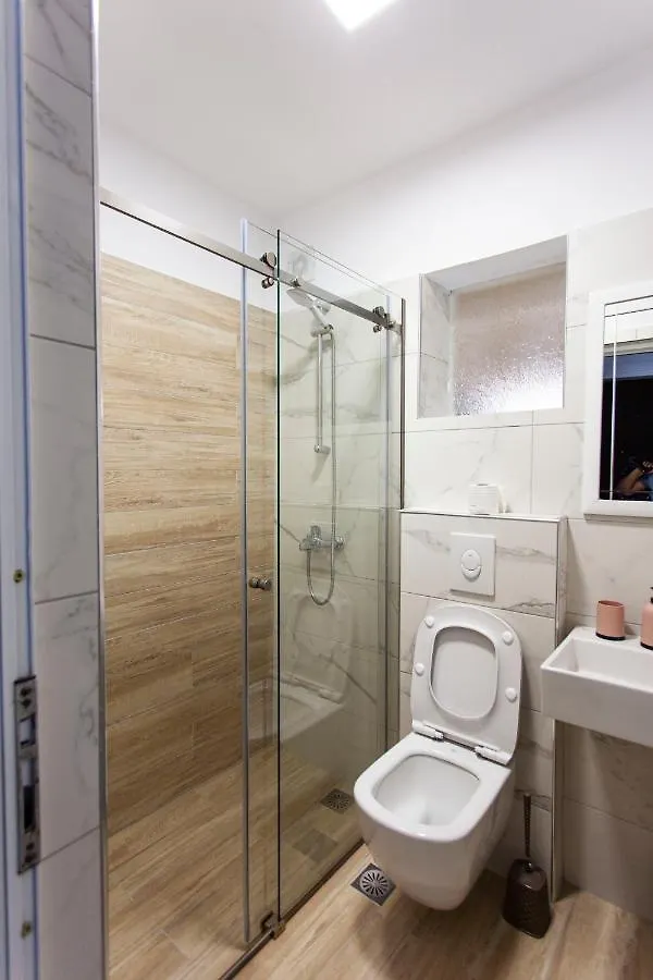 Orphea'S Guest House Himare 0*,